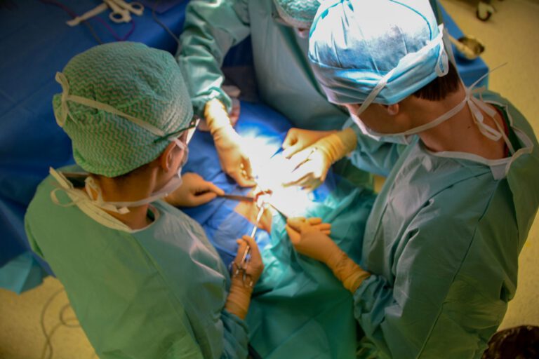 Γιατρός του NHS επικρίνει την ηγεσία για τις αδικίες στις λίστες αναμονής μεταμοσχεύσεων