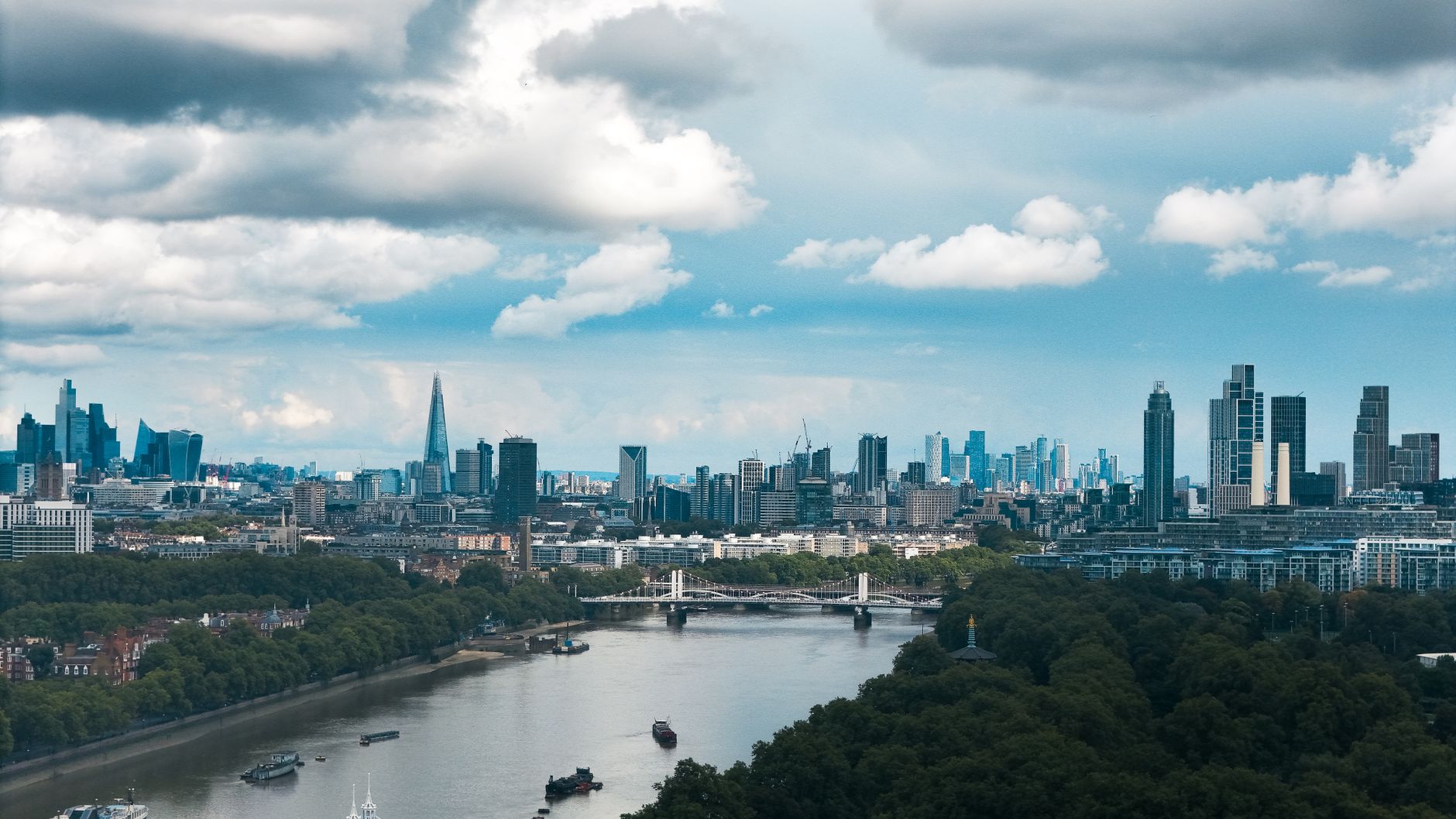 Thames Water καταβάλλει £1 εκατ. στην οικονομική διεύθυνση εν μέσω οικονομικής κρίσης – αντιδράσεις και αντιφάσεις για το όνομα του παραλήπτη