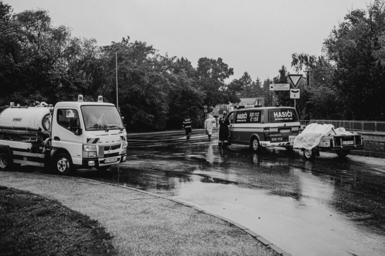 Κλιμάκωση του εμπορικού πολέμου ΗΠΑ – Καναδά: Από τους δασμούς στο χαρτί υγείας έως τη μετονομασία της λίμνης Οντάριο