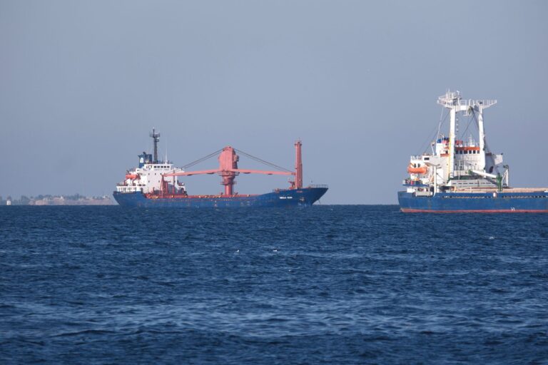 Ένοπλοι πειρατές καταλαμβάνουν εμπορικό πλοίο ανοιχτά της Σομαλίας