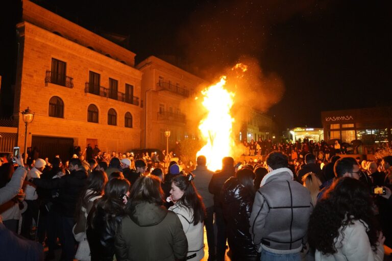 Φωτιά στην Κάρυστο: Υπό μερικό έλεγχο το μέτωπο στο Κόμιτο – Δύο συλλήψεις για εμπρησμό και πυρκαγιά από αμέλεια