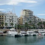 Καταναλωτές σε θερινές εκπτώσεις σε ελληνικό κατάστημα