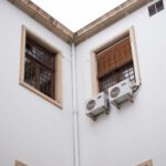 Κτίρια με κλιματιστικά σε βρετανική πόλη σε καύσωνα