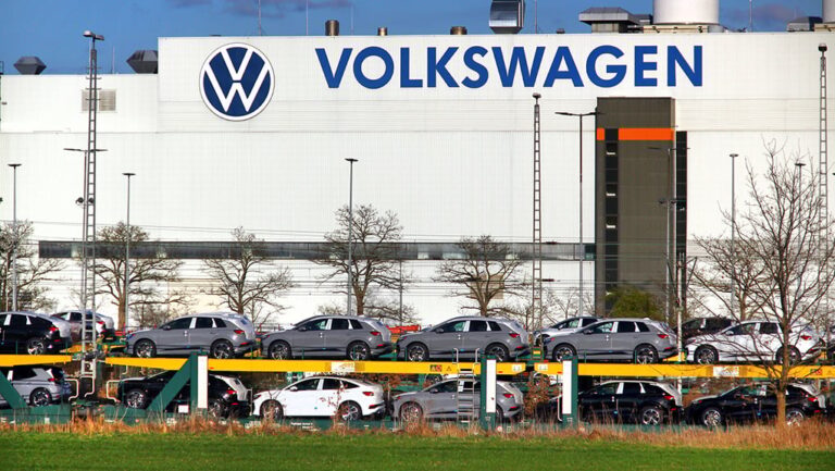 Volkswagen: Κόβει σε 1% την πρόβλεψη κέρδους — μείωση ~10 δισ. ευρώ