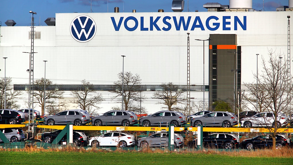 Volkswagen: Κόβει σε 1% την πρόβλεψη κέρδους — μείωση ~10 δισ. ευρώ