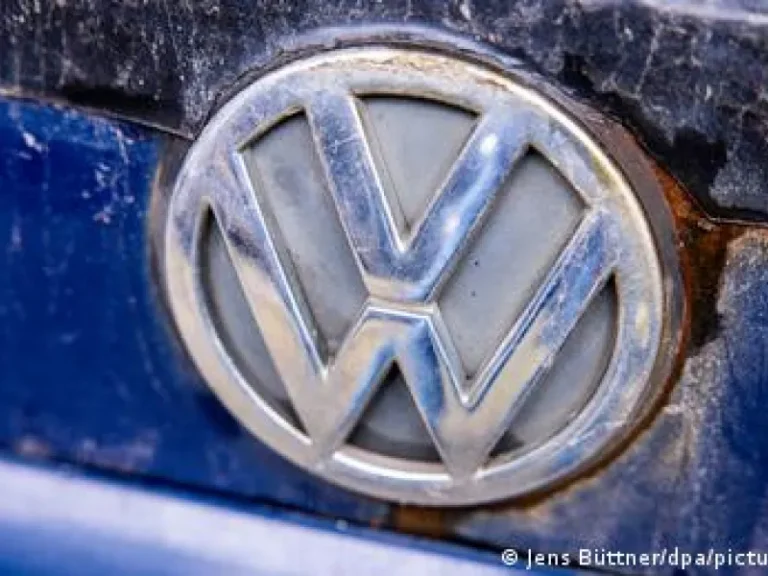Η Volkswagen περικόπτει 50.000 τις θέσεις εργασίας και κλείνει τα εργοστάσια έως το 2034