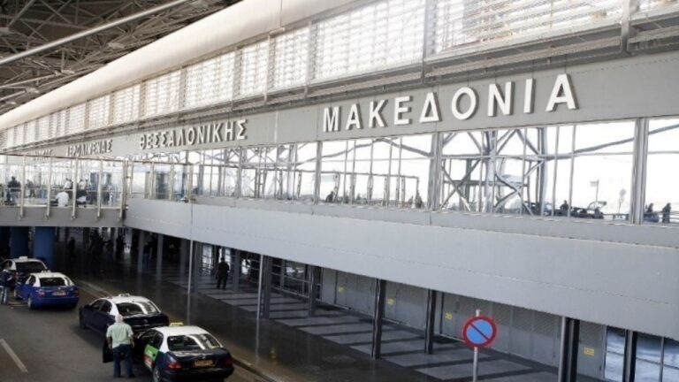 Έκτακτη προσγείωση στη Θεσσαλονίκη λόγω επεισοδίου με δύο Βρετανούς επιβάτες