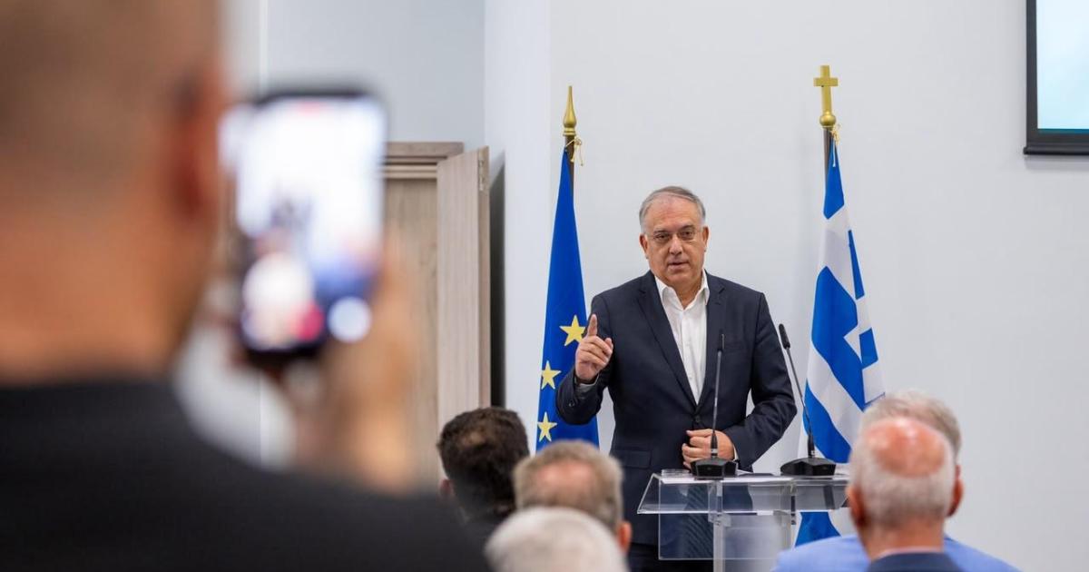 Ο Θεοδωρικάκος στα εγκαίνια του νέου κτιρίου του ΕΚΚΕ στον Μοσχάτο-Ταύρο
