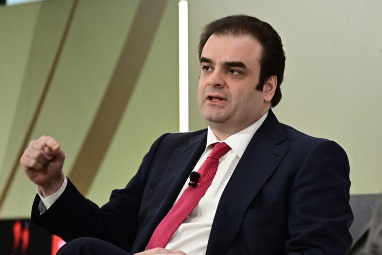 Πιερρακάκης από το Δουβλίνο: Επαγρύπνηση στους κινδύνους, ταχύτητα στις μεταρρυθμίσεις