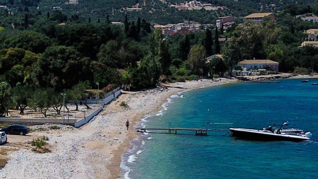 Καιρός: Καλοκαιρινό Σαββατοκύριακο — από την Τρίτη βροχές και τα πρώτα κρύα