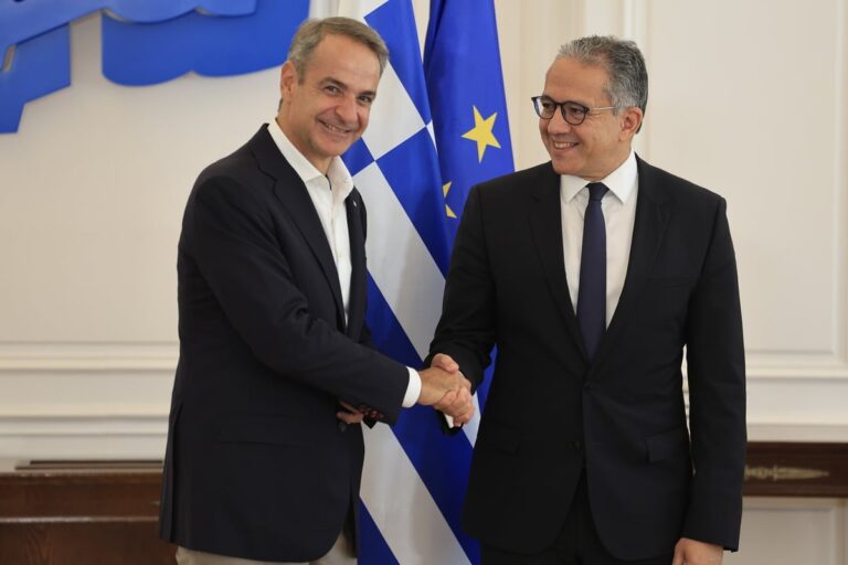 Ο Μητσοτάκης με τον γενικό διευθυντή της UNESCO: Γλυπτά Παρθενώνα και ελληνική γλώσσα
