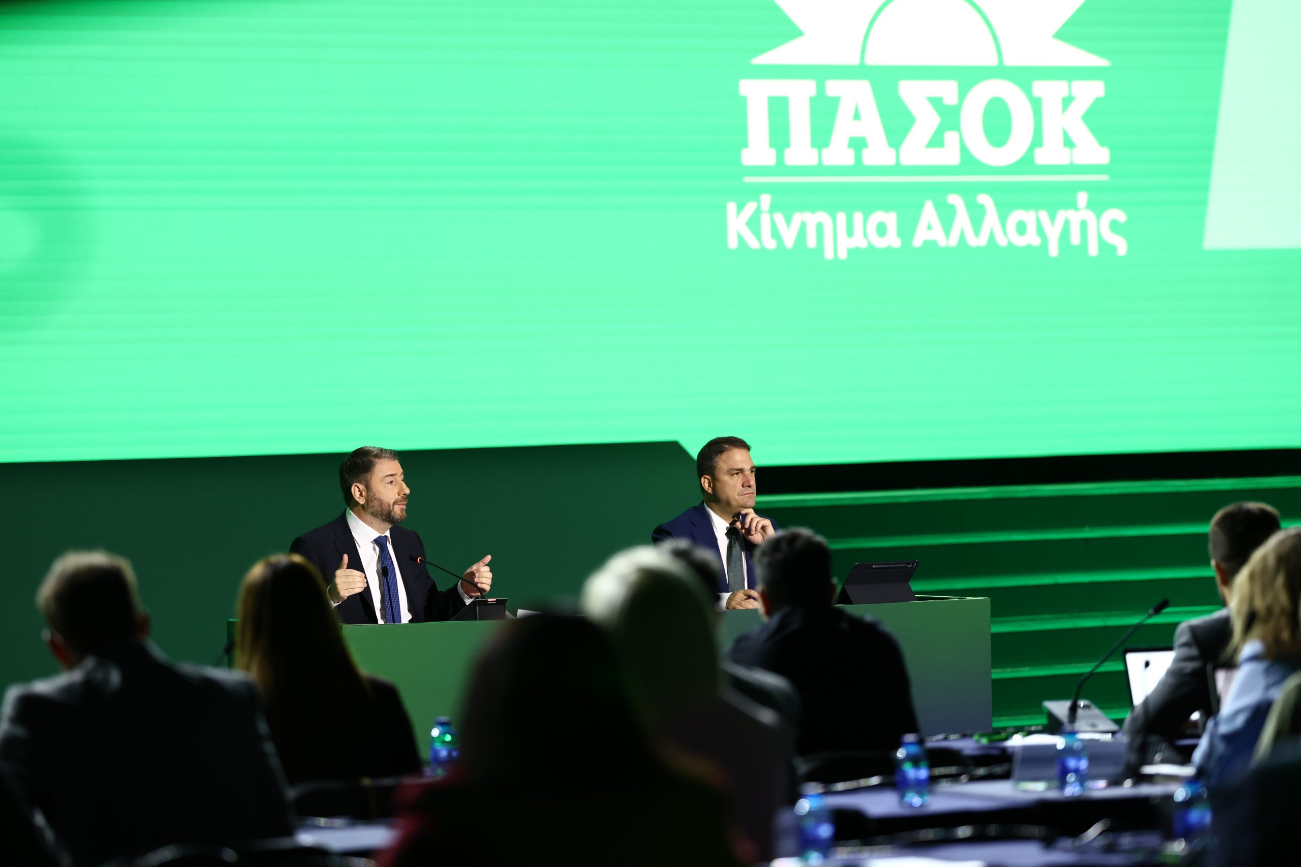 Επίθεση ΠΑΣΟΚ στον Μαρινάκη: «Ο πνιγμένος από τα μαλλιά του πιάνεται»