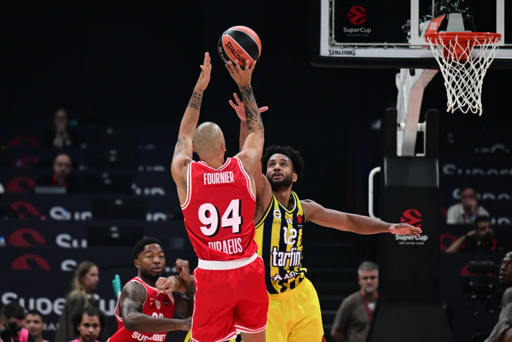 Ολυμπιακός – Φενέρμπαχτσε 92-90: Με ανατροπή στον τελικό του Super Cup