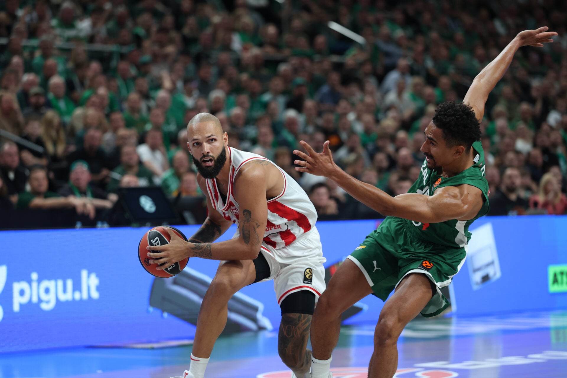 Με Φουρνιέ στο φινάλε, ο Ολυμπιακός νίκησε 93-91 στο Κάουνας