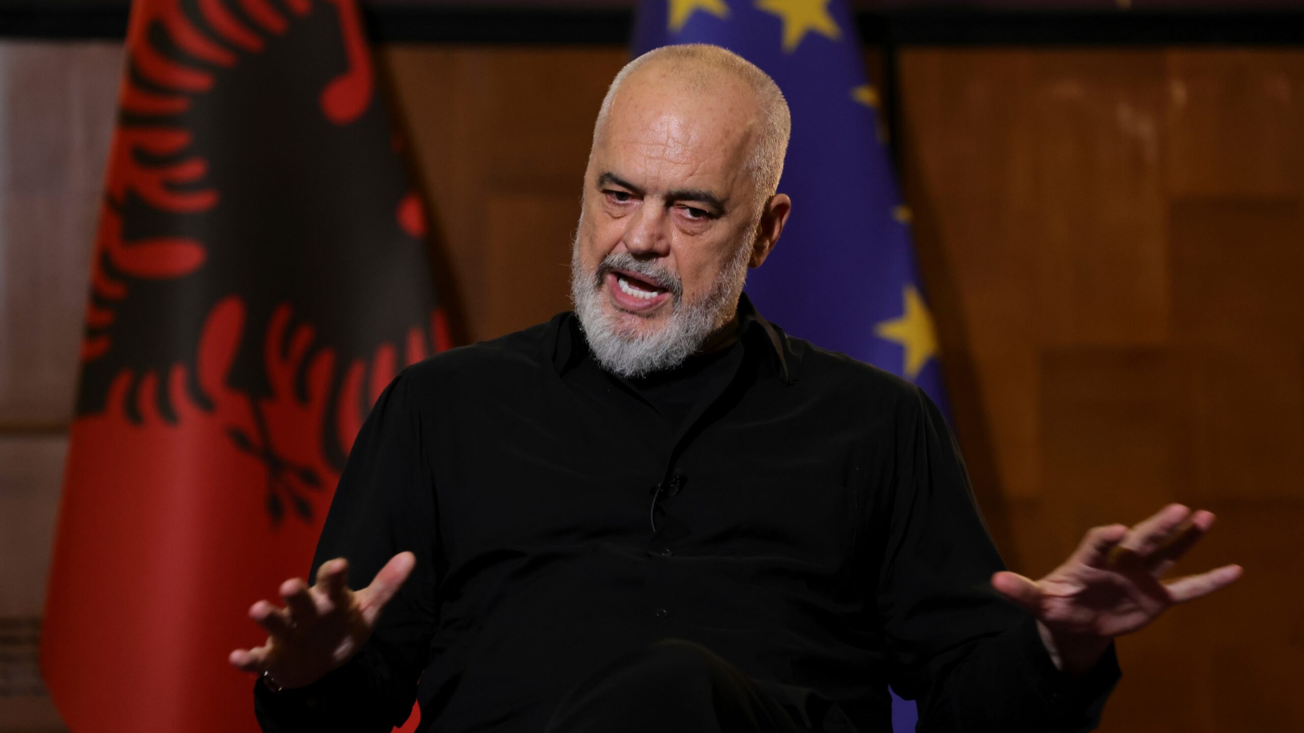Αλβανία: Επικεφαλής των μυστικών υπηρεσιών σε κατ’ οίκον περιορισμό για σκάνδαλο με τη μαφία