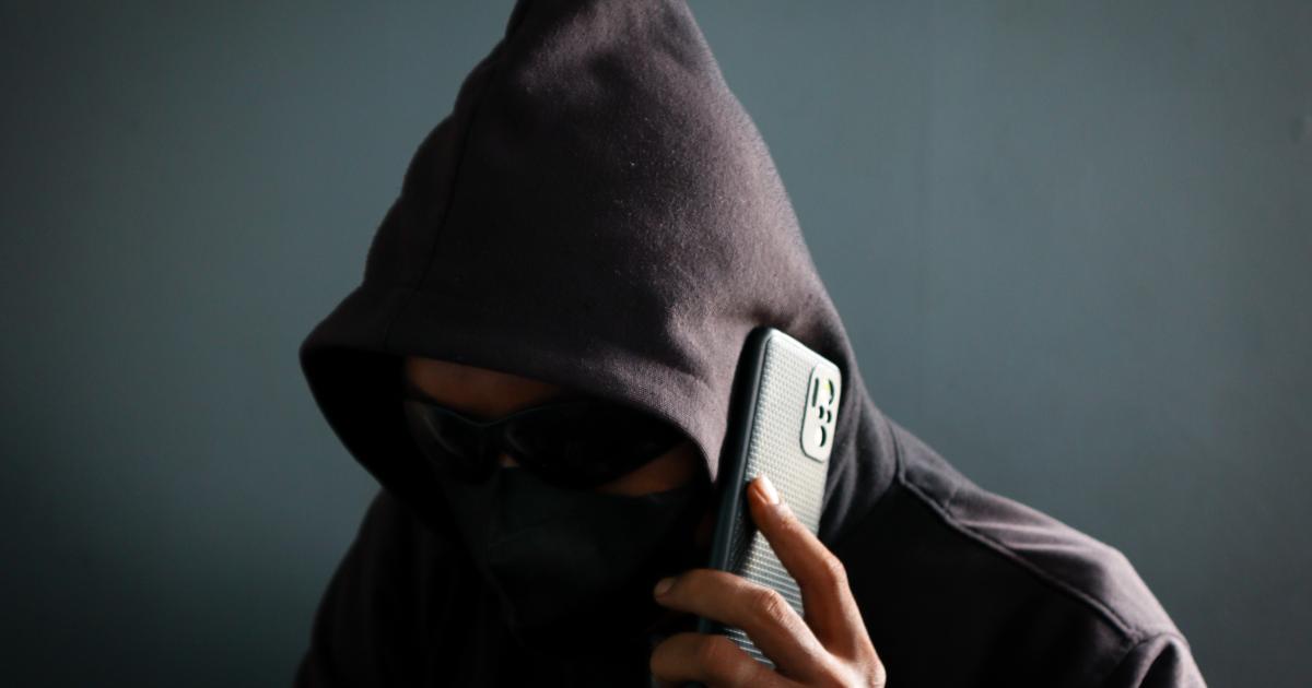 Με AI κλωνοποιούσαν φωνές συγγενών – Λεία πάνω από 1 εκατ. ευρώ και δύο συλλήψεις