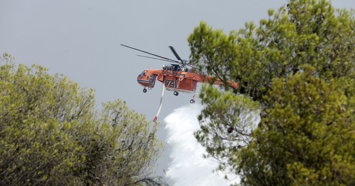 Φωτιά στο Σαμαράκι Αργολίδας — Επιχειρούν 46 πυροσβέστες και έξι εναέρια μέσα