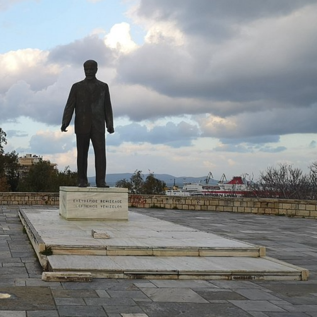 Ηράκλειο: Πτώση άνδρα από τα Ενετικά Τείχη – Συναγερμός ΕΚΑΒ και Αστυνομίας