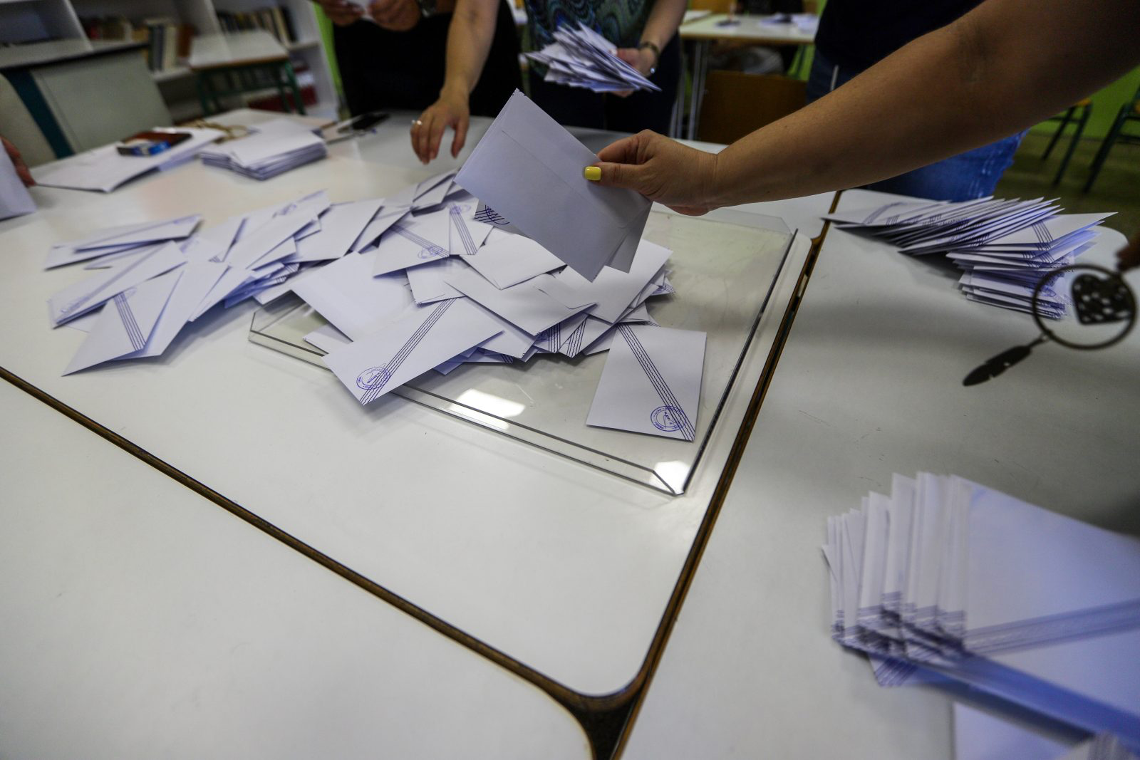 Δημοσκόπηση MRB: ΝΔ 23,8%, ΕΛΑΣ 14,3%, ΠΑΣΟΚ 10,2% μετά τη ΔΕΘ