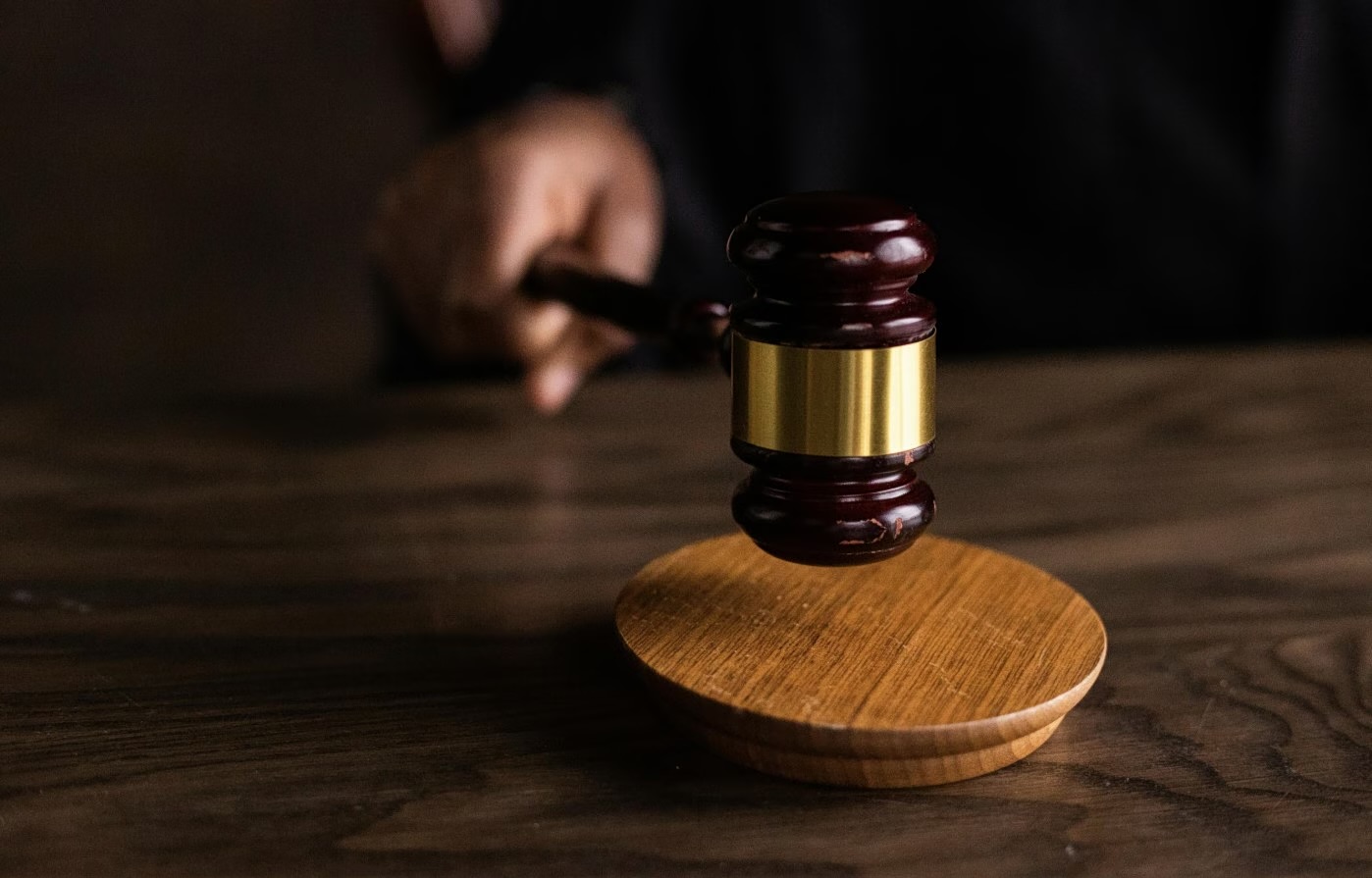 Πρόστιμο σε δικηγόρο για επινοημένες μαρτυρίες από το ChatGPT
