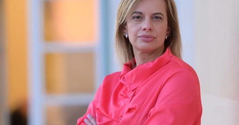 Παραιτήθηκε από το ΠΑΣΟΚ η Ρόζα Βρεττού με αιχμές κατά του Ανδρουλάκη