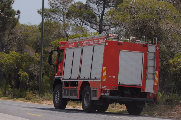 Πολύ υψηλός κίνδυνος πυρκαγιάς τη Δευτέρα σε 10 Περιφέρειες της Ελλάδας