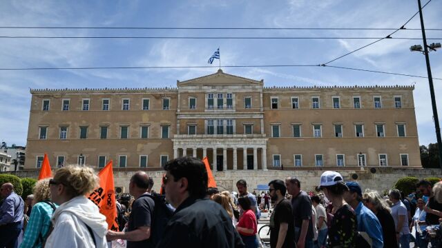 ΑΔΕΔΥ: Στάση εργασίας στις 12:00 με συγκέντρωση στο Σύνταγμα