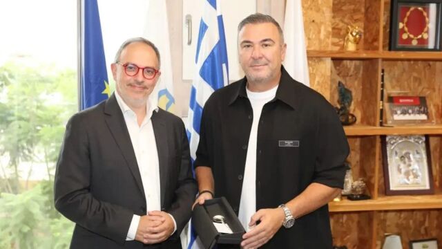 Αντώνης Ρέμος: Διπλή τιμή στη Λευκωσία για τα 30 χρόνια καριέρας