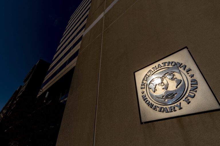 Oxfam: Τετραπλασιάστηκαν από το 2018 οι στόχοι λιτότητας του ΔΝΤ