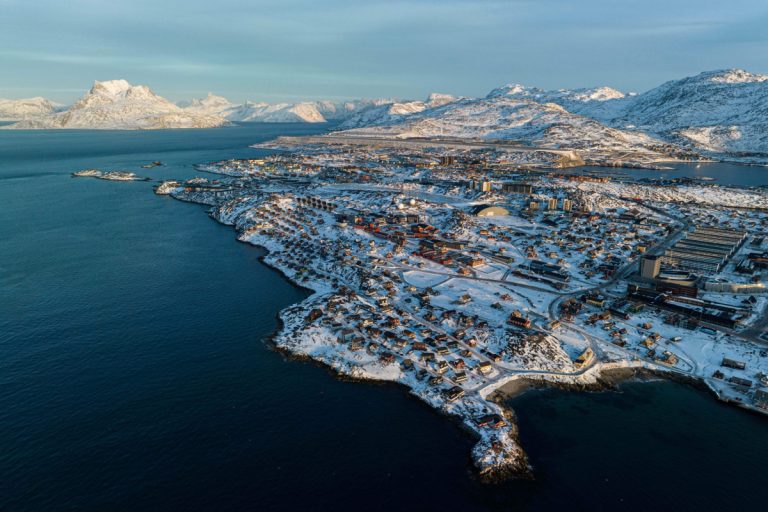 Ο Τραμπ ανακοινώνει συμφωνία με τη Δανία για τη Γροιλανδία
