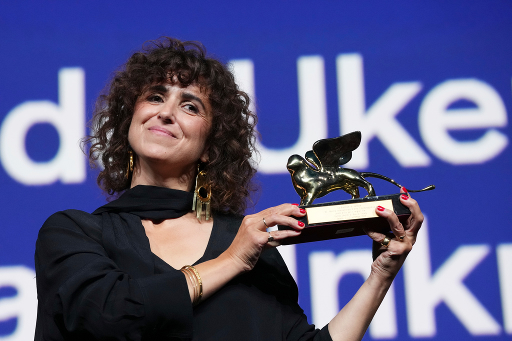 Χρυσός Λέοντας στη «Woman Unknown» στη Βενετία