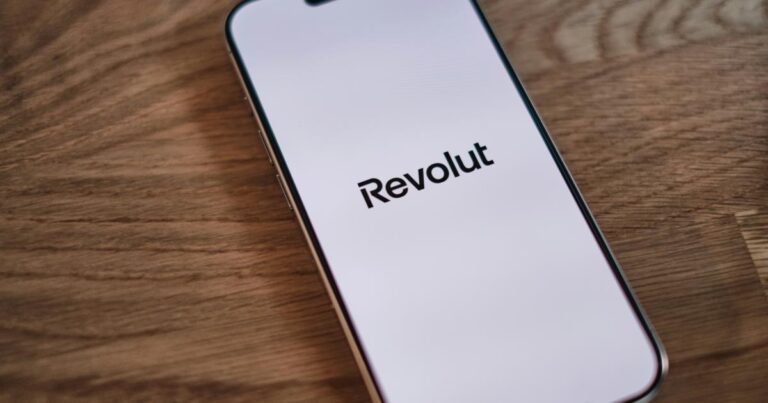 Χάκερ ζητούν 3 εκατ. δολάρια από τη Revolut και απειλούν να πουλήσουν δεδομένα πελατών
