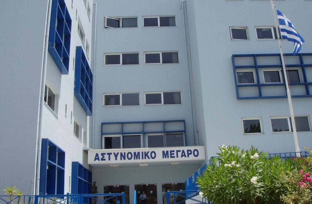 Χανιά: Καταγγελία ενδοοικογενειακής βίας οδηγεί στην αποκάλυψη ναρκωτικών – Σύλληψη 24χρονου γιου