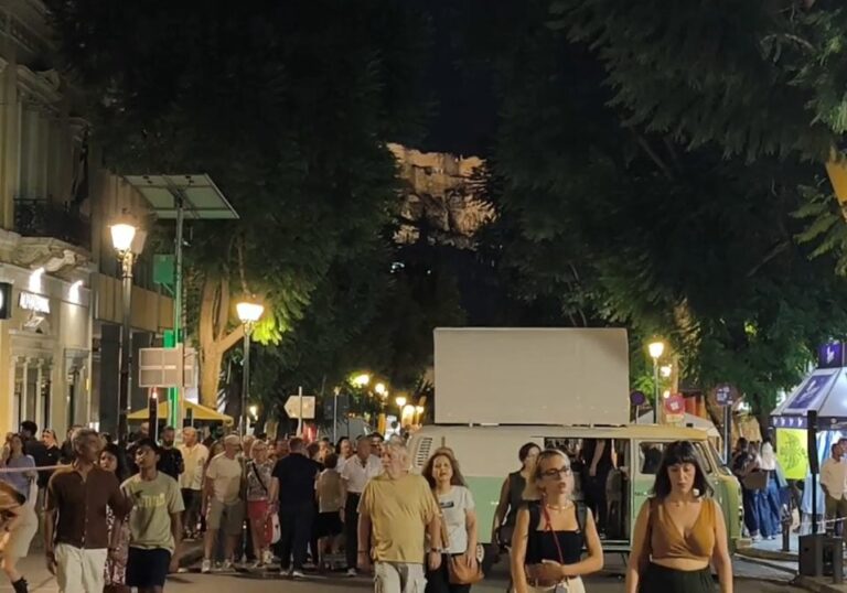 «Χωρίς αυτοκίνητο» η οδός Αθηνάς: συναυλίες και δράσεις για πεζούς και ποδηλάτες
