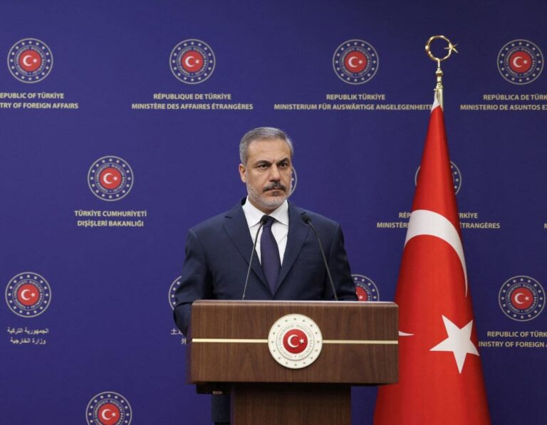 Φιντάν: Η Τουρκία δεν αποδέχεται τη στρατιωτικοποίηση νησιών του Αιγαίου