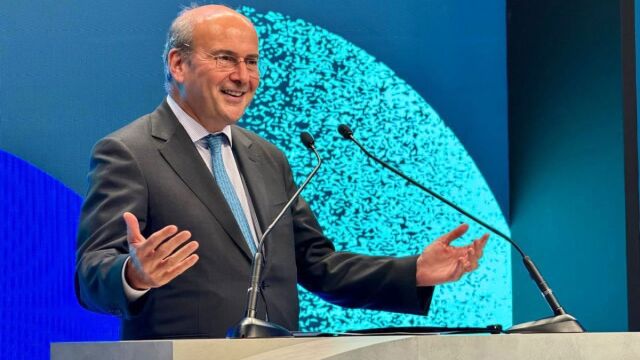 Χατζηδάκης προαναγγέλλει περισσότερα κίνητρα για εισαγωγή επιχειρήσεων στο Χρηματιστήριο