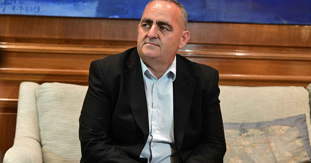 Το ΠΑΣΟΚ ζητά αποδοκιμασία του Μπελέρη για τις δηλώσεις περί Κασιδιάρη