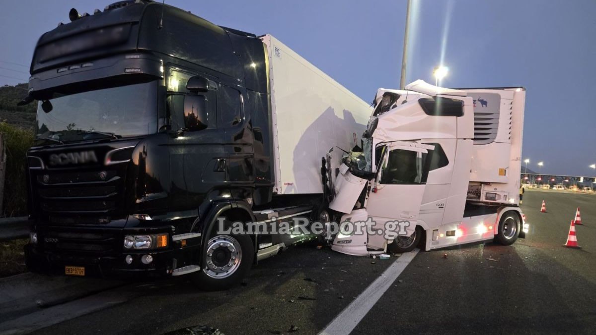 Φθιώτιδα: Νταλίκα έπεσε πάνω σε παρκαρισμένο φορτηγό στην Τραγάνα