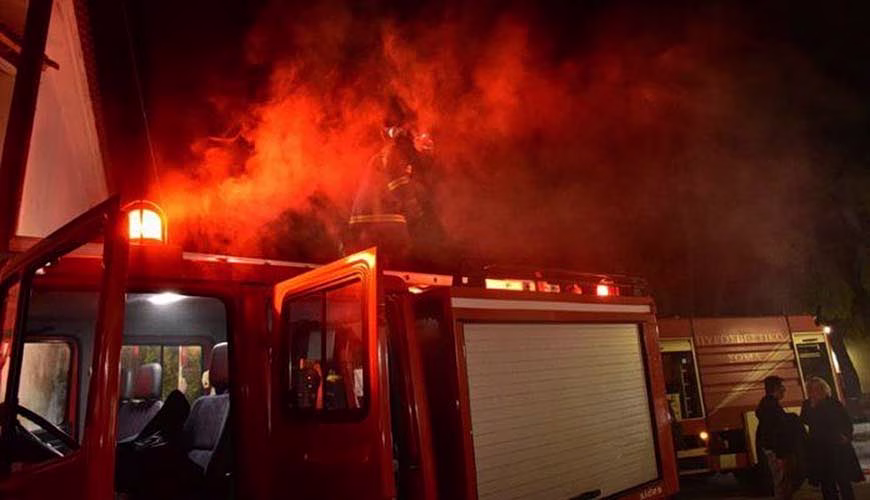 Φωτιά σε διαμέρισμα στο Χαλάνδρι – 18 πυροσβέστες, κλειστή η οδός Ψαρών