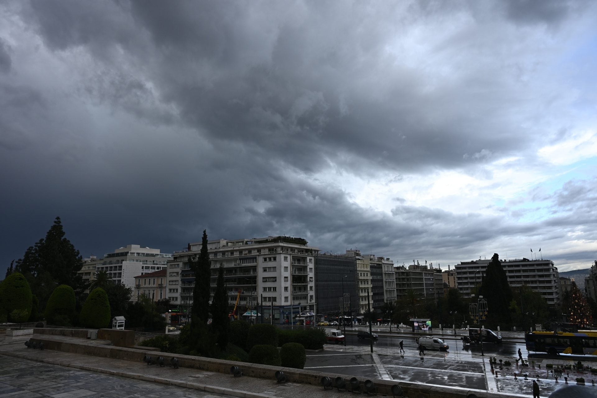 Κακοκαιρία σήμερα με βροχές και καταιγίδες σε Θεσσαλία, Σποράδες, Χαλκιδική και Εύβοια