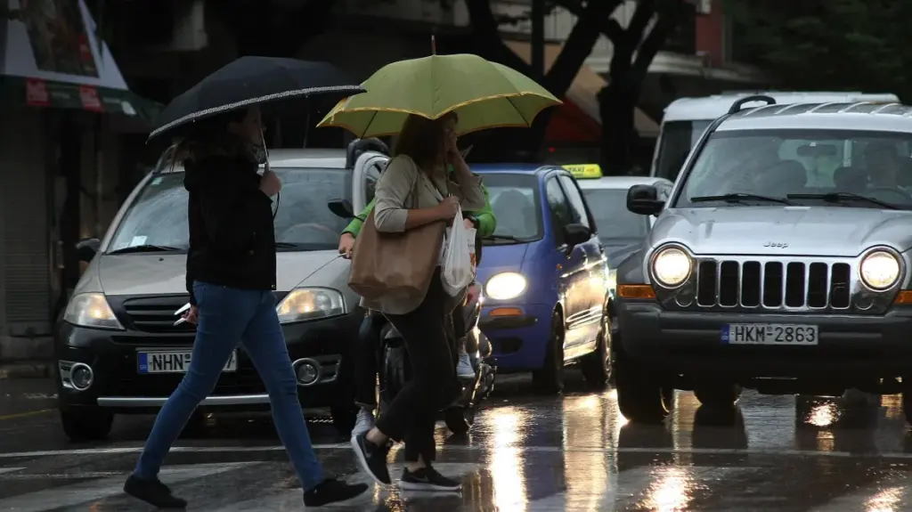 Κακοκαιρία σήμερα με βροχές και καταιγίδες σε Θεσσαλία, Σποράδες, Χαλκιδική και Εύβοια