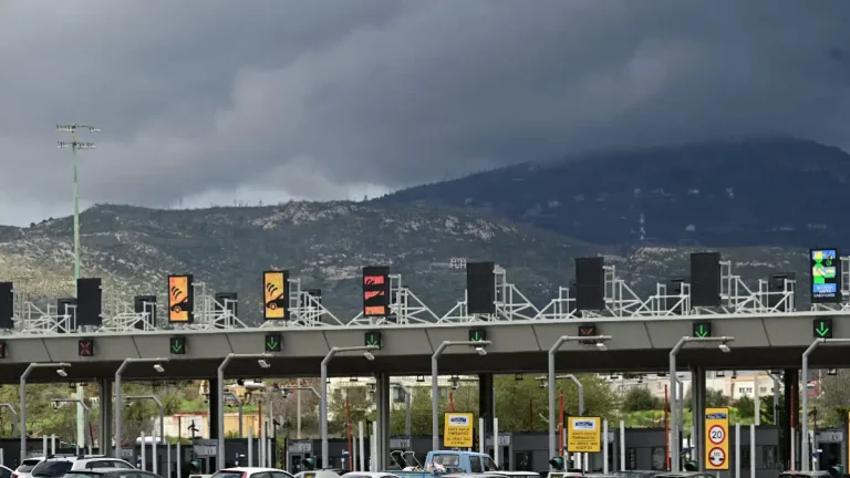 Νόμιμο το SMS του υπουργείου Υποδομών και Μεταφορών για την έξοδο της 28ης Οκτωβρίου