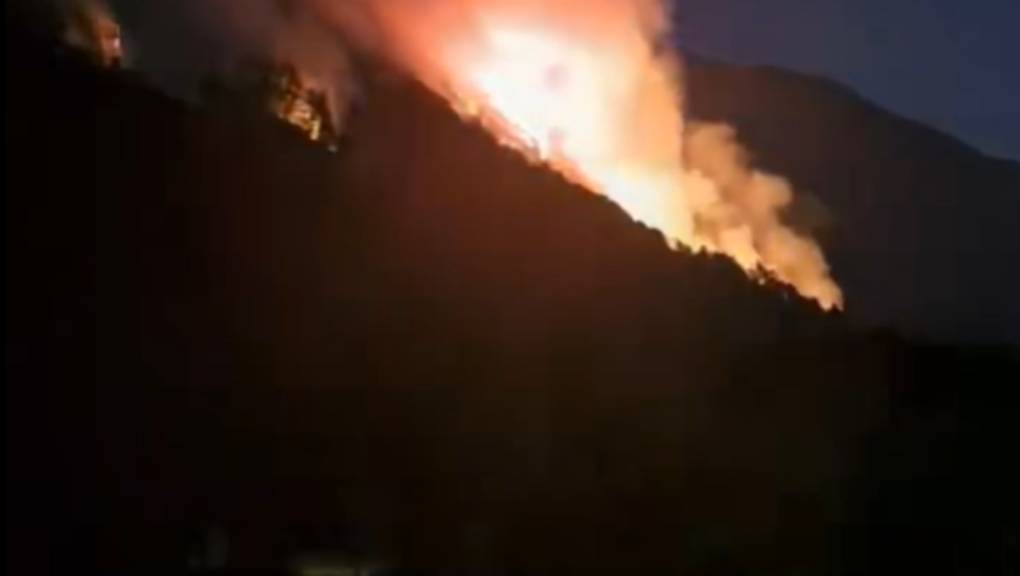 Όγδοη ημέρα μάχης με τη φωτιά στην Κόνιτσα, κινητοποίηση πυροσβεστών
