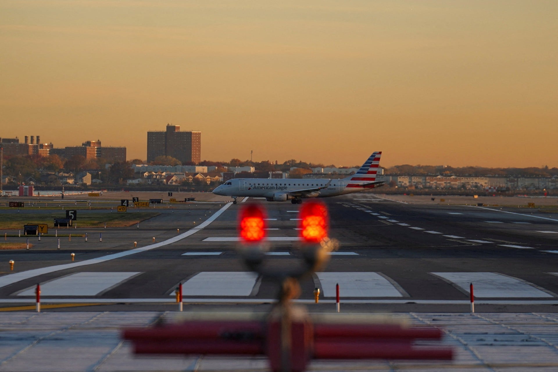 FAA: Μέτρα σε αεροδρόμια της Ανατολικής Ακτής των ΗΠΑ λόγω προβλήματος στις τηλεπικοινωνίες