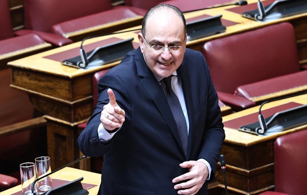 Η ΝΔ αντικατέστησε τον Λαζαρίδη ως εισηγητή μετά την αντιπαράθεση με στέλεχος του Δένδια