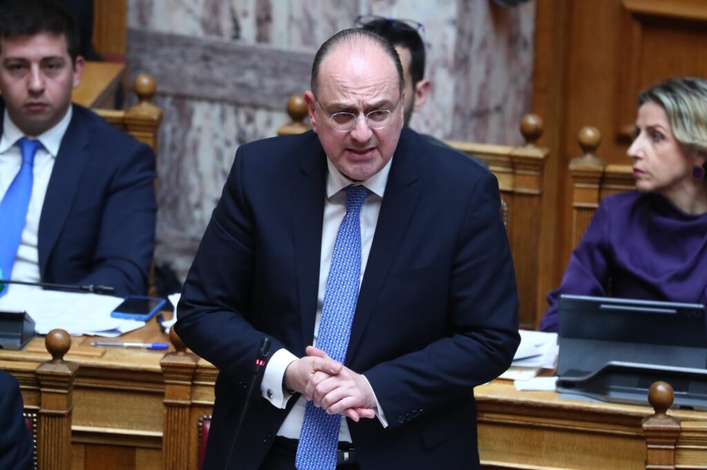 Η ΝΔ αντικατέστησε τον Λαζαρίδη ως εισηγητή μετά την αντιπαράθεση με στέλεχος του Δένδια