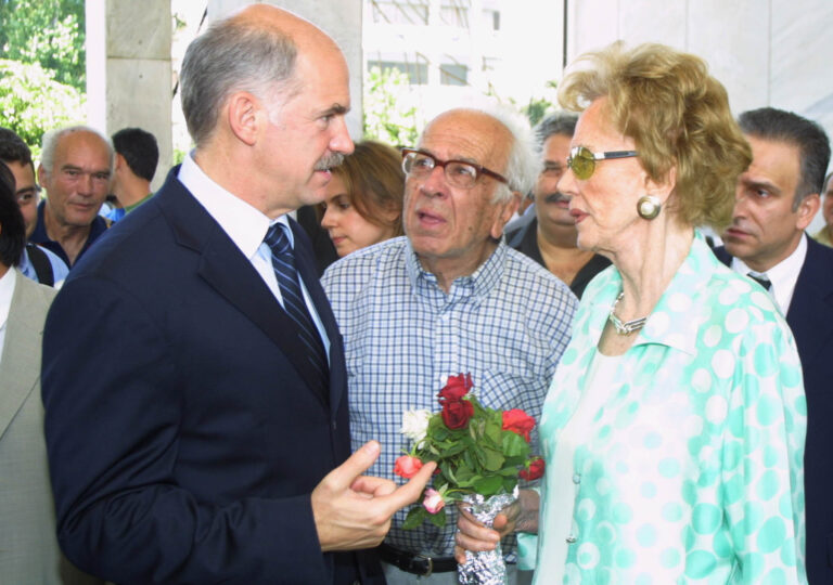 Το τελευταίο αντίο στη Μαργαρίτα Παπανδρέου με επικήδειο λόγο του γιου της Νίκου