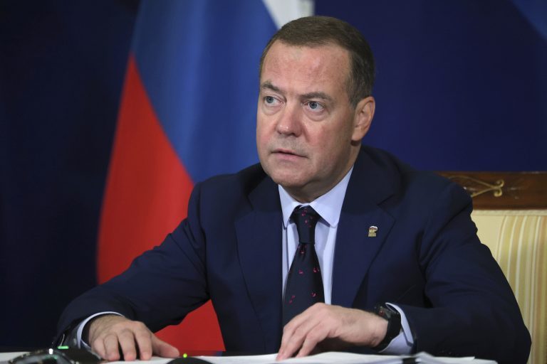 Μεντβέντεφ: Η Ευρώπη κατανοεί μόνο τη γλώσσα της «ισχύος»