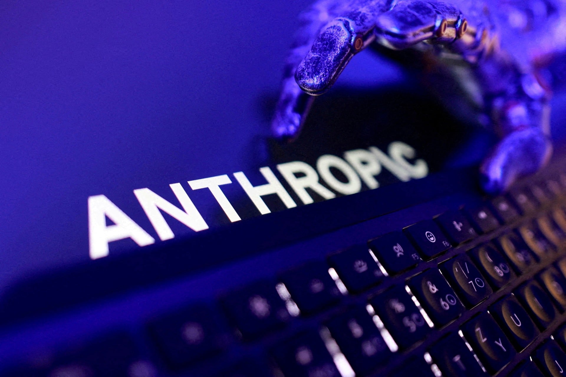 Anthropic: Τα ΗΑΕ χρησιμοποίησαν πράκτορες ΤΝ κατά εμπειρογνωμόνων του ΟΗΕ