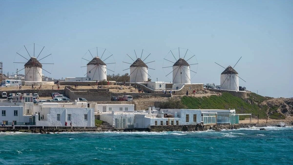 Έλεγχοι ειδικού κλιμακίου στη σφραγισμένη πολεοδομία Μυκόνου
